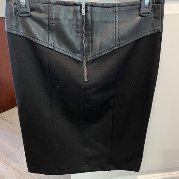 Forever 21 faux leather on half of skirt black skirt Size Medium see notes - Picture 5 of 10